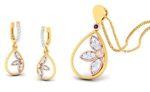 14kt Gold Oval Shape Diamond Pendant Set with 3 Leaf