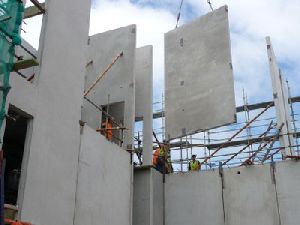 Prestressed concrete wall