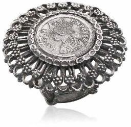 Stylish Foliate Cocktail Coin Ring