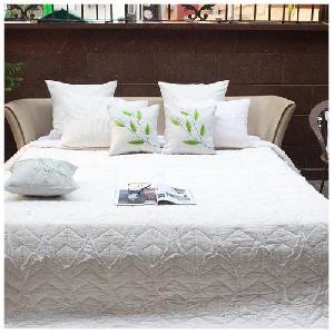 Applique leaves bedcover