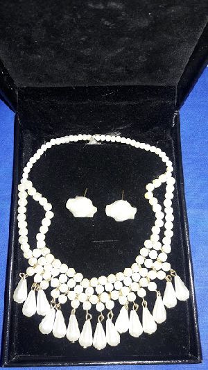 White beaded jewellery set