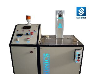 Single chamber ultrasonic cleaners