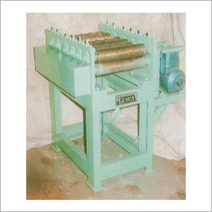 ROLL TYPE FLUTE FORMING MACHINE