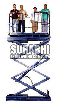 Scissor Lift with Revolving Top