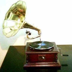 GR - 2 4-Corner Gramophones