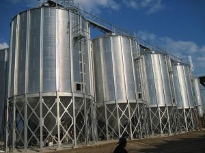 Hopper bottom silo