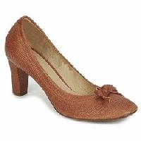 Ladies Leather Footwear