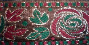 rose-saree border