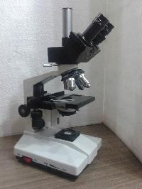 Trinocular Research Microscope Manufacturer