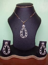 Fashion American Diamond Pendant Set