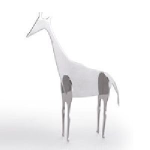 giraffe statue