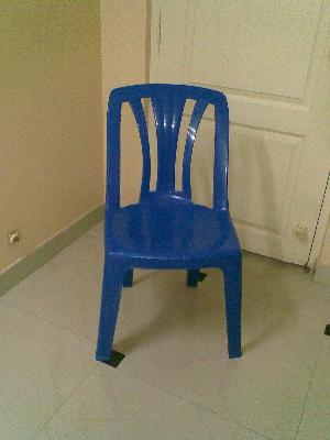 armless plastic chairs