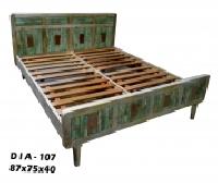 WOODEN TEAK COLOR CARVING DOUBLE BED