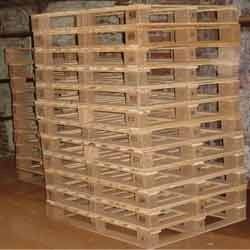 packaging wooden pallets