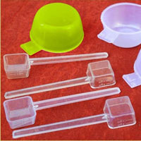 plastic measuring spoons