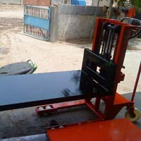 industrial pallet stacker