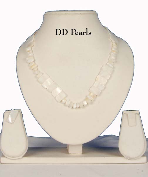 Charming Mother of Pearl Necklace with Matching Earrings