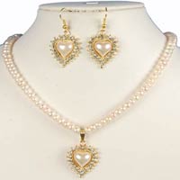 White Heart Shape Pearl Pendant Earring