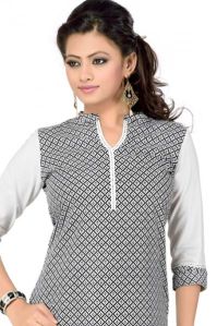 Gorgeous Casual Women Kurti Tunic With Geometrical Pattern