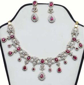 Diamond Studded Gold Necklace Set