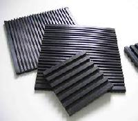 grooved rubber pads
