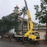 Truck mounted straight boom manlift
