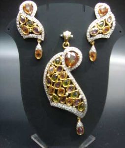 Indo Western Pendant Set