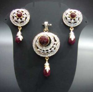 Traditional Pendant Set